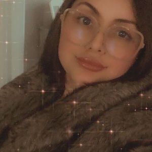 Meet your Posher, Adriana